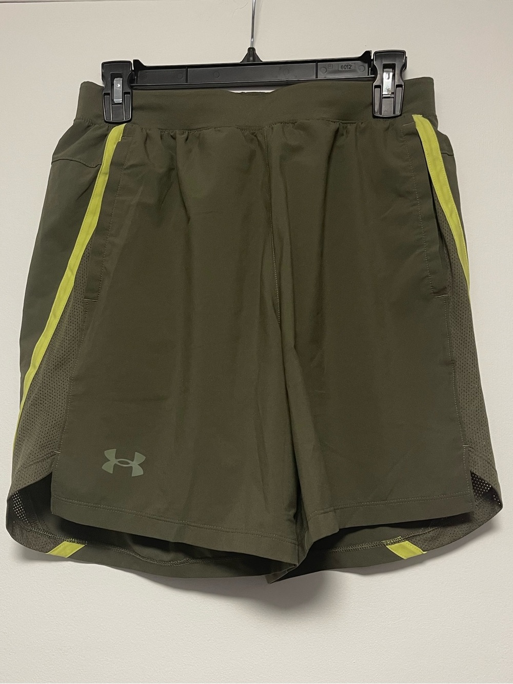 Under Armour Olive Green Athletic Shorts Fitted Size M